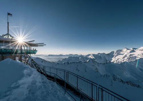 Aussicht auf die Berge von dem TOP Mountain Star Restaurant in Hochgurgl.