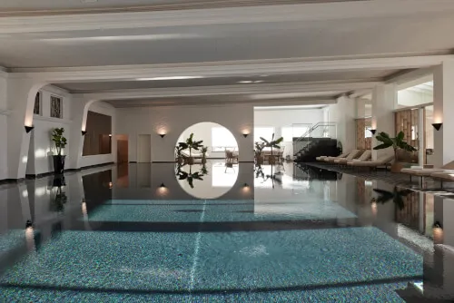 Elegantes Hallenbad im TOP Hotel Hochgurgl, ausgerichtet auf Entspannung und Wellness mit einem atemberaubenden Bergpanorama