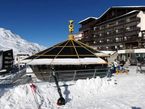 Schirmbar des TOP Hotels Hochgurgl: der perfekte Ort für Après-Ski am Hang.