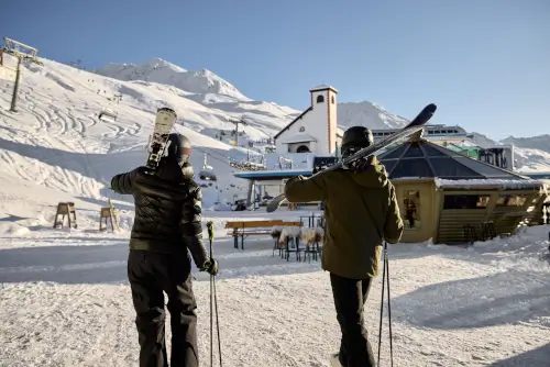 Skifahrer im exklusivsten Skigebiet der Alpen.