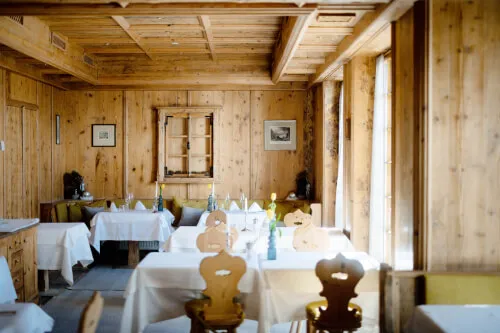 Die Sonnenstube im TOP Hotel Hochgurgl, ein gemütlicher Speisesaal für Feierlichkeiten und geschäftliche Anlässe.