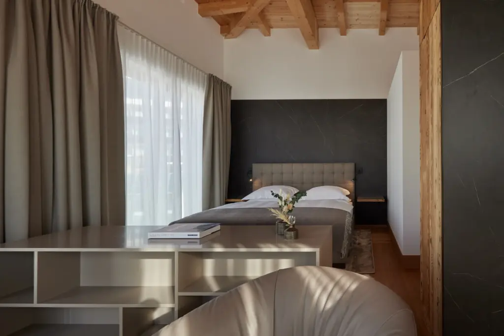 Schlafzimmer Panorama Suite Mountain View im TOP Hotel Hochgurgl