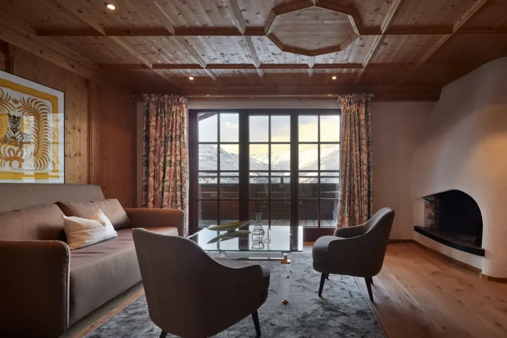 Wohnzimmer Heritage Suite Mountain View im TOP Hotel Hochgurgl